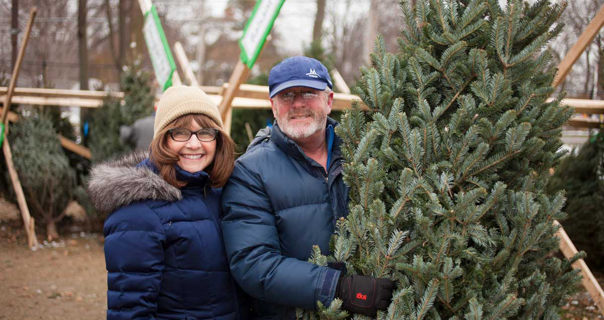 tree-sale-3 Cosley Classic Aug 2017 event photo taken by Larry Kmiecik